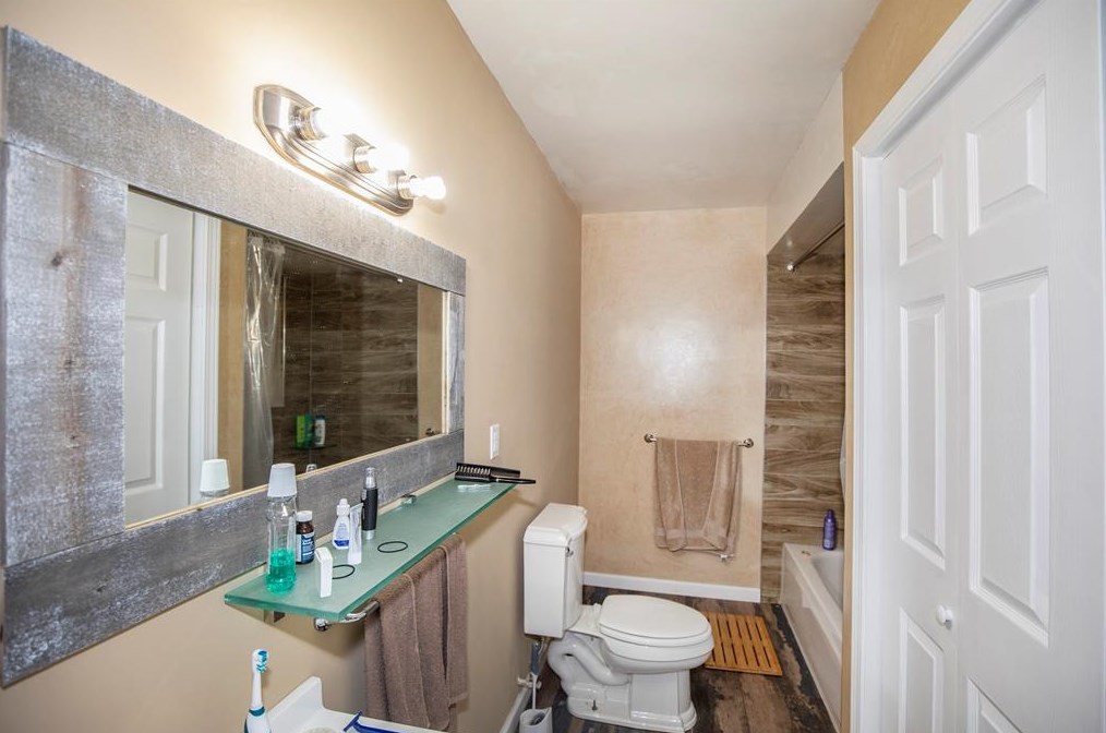 706 Autumnwood Dr, Houston TX  77013-5693 exterior