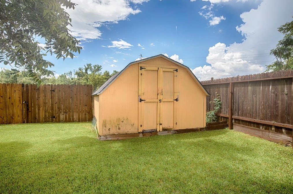 706 Autumnwood Dr, Houston TX  77013-5693 exterior