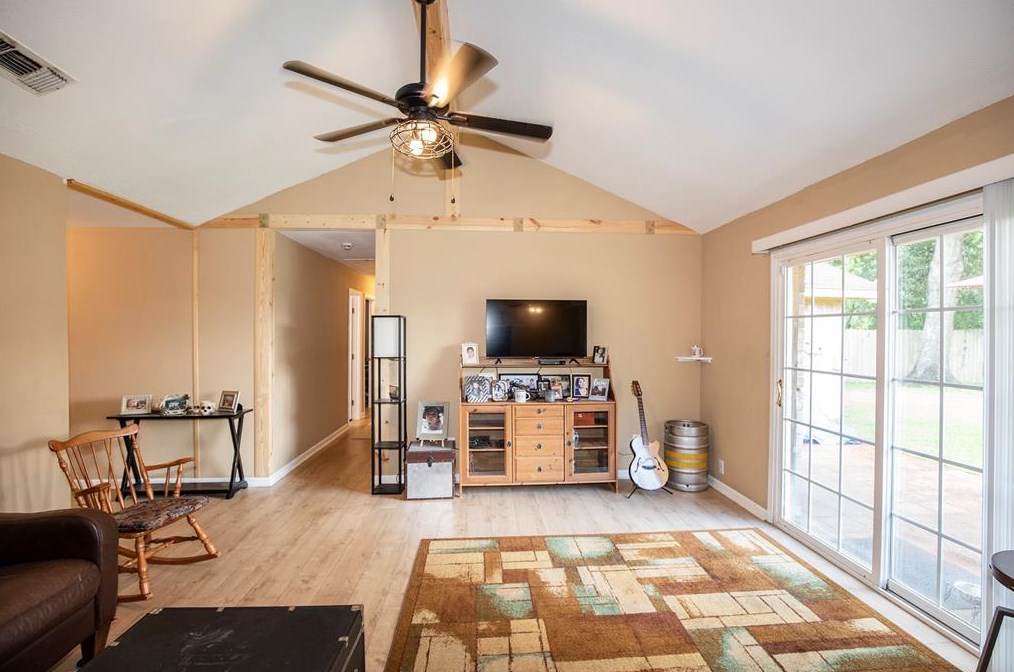 706 Autumnwood Dr, Houston TX  77013-5693 exterior