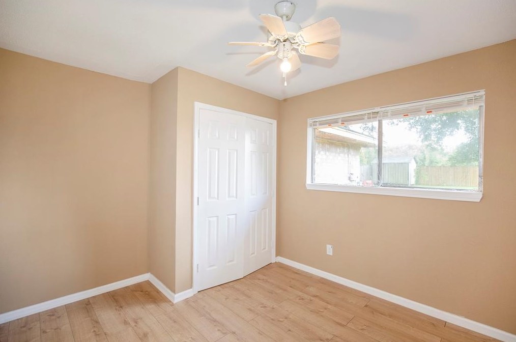 706 Autumnwood Dr, Houston TX  77013-5693 exterior