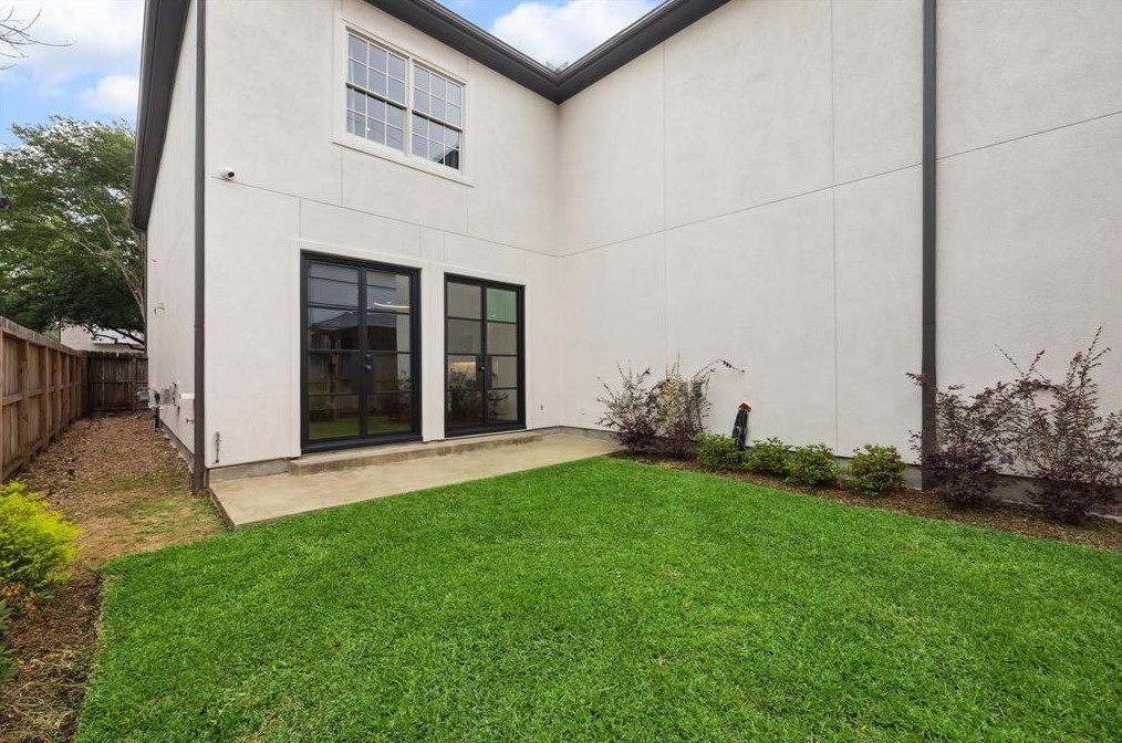 2709 Robinhood St, Houston TX  77005-2227 exterior