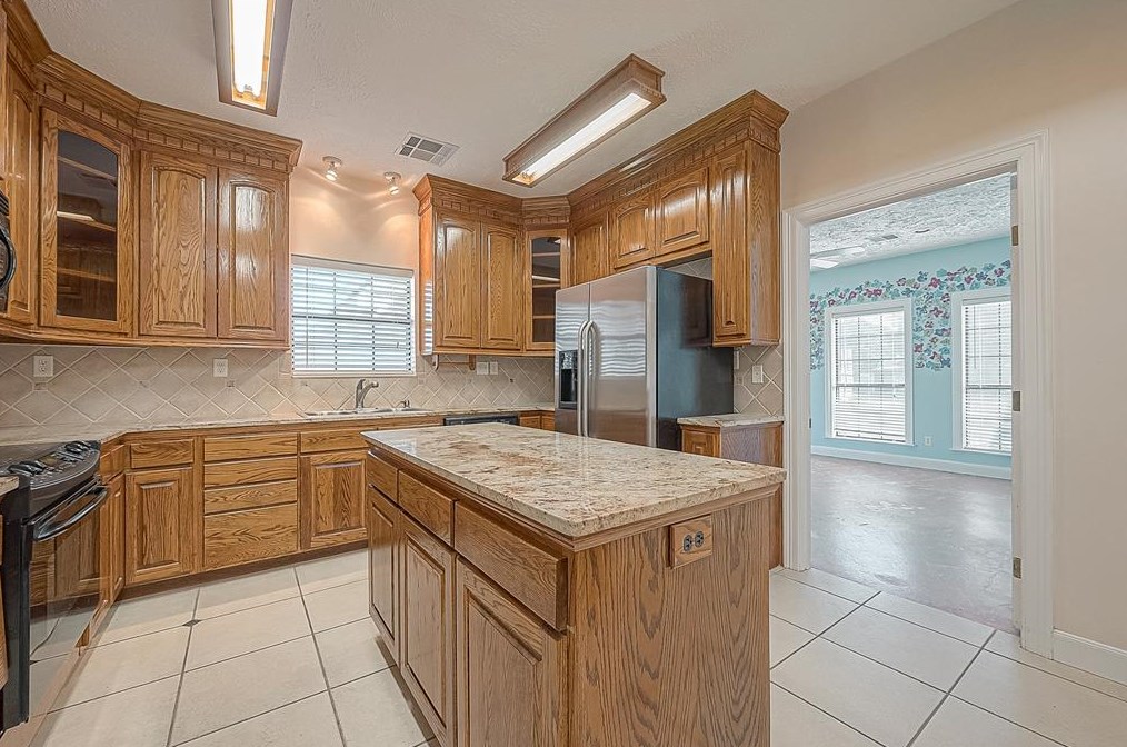 6303 Sprigg, Fulshear TX 77441-6305 exterior