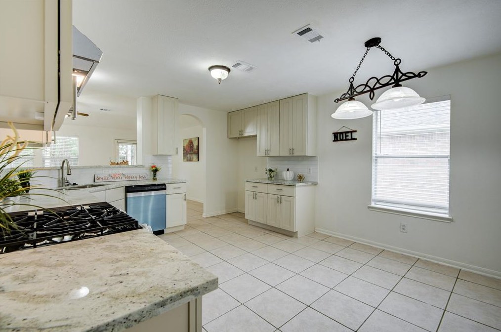 16110 Darwood Ct, Houston TX  77083-5064 exterior