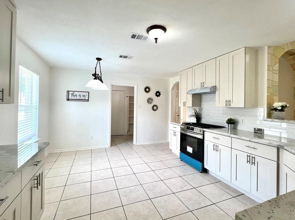 16110 Darwood Ct, Houston TX  77083-5063 exterior