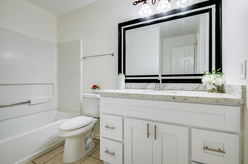 16110 Darwood Ct, Houston TX  77083-5064 exterior