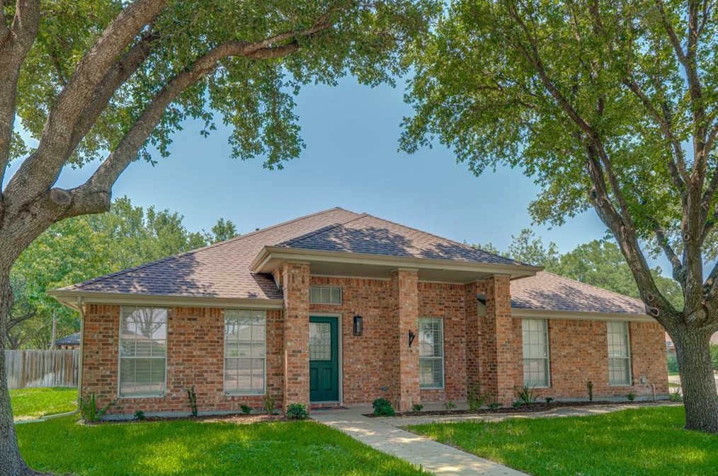 1823 Sunnybrook Dr, New Braunfels TX  78130-3023 exterior