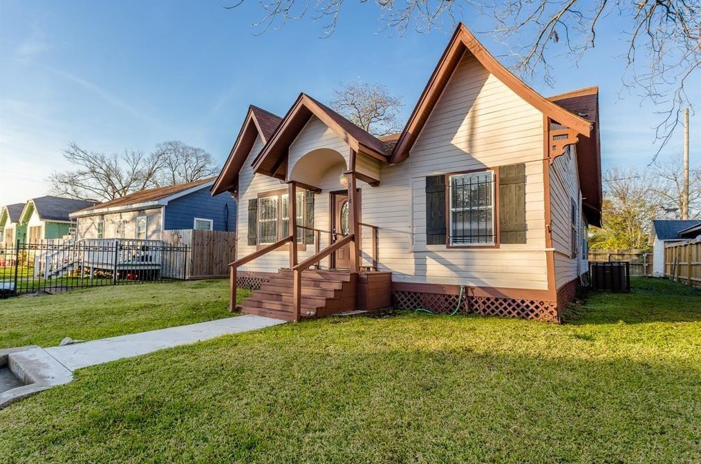 3218 Missouri St, Baytown TX  77520-5936 exterior