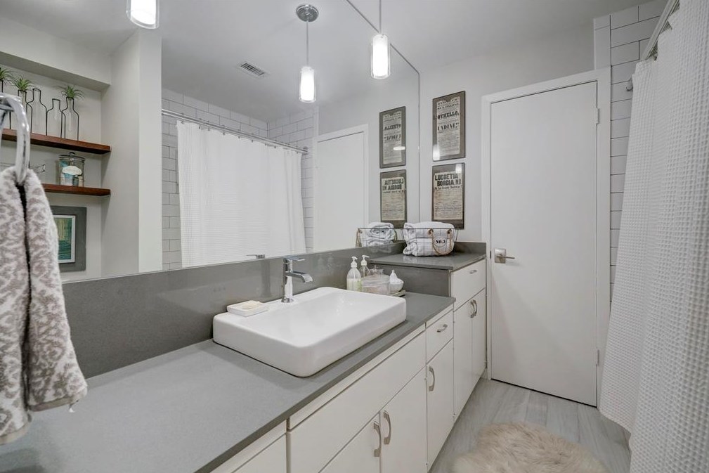 5005 Yoakum Blvd, Houston TX  77006-2721 exterior