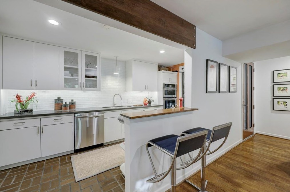 5005 Yoakum Blvd, Houston TX  77006-2721 exterior