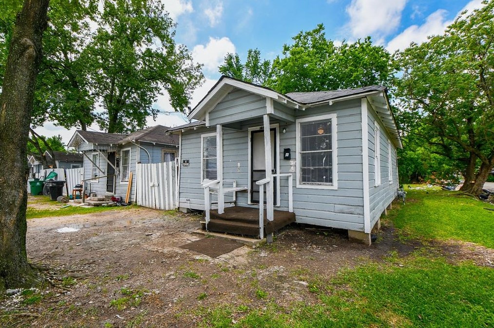 2721 Gregg St, Houston TX  77026-6131 exterior