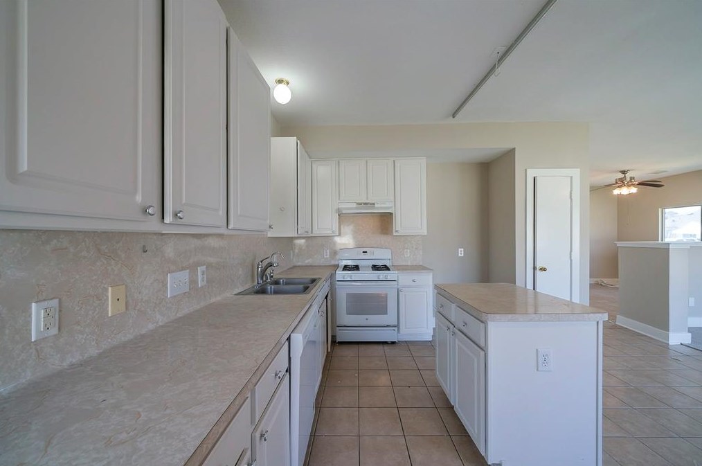 723 Remington Hts Dr, Houston TX  77073-4409 exterior