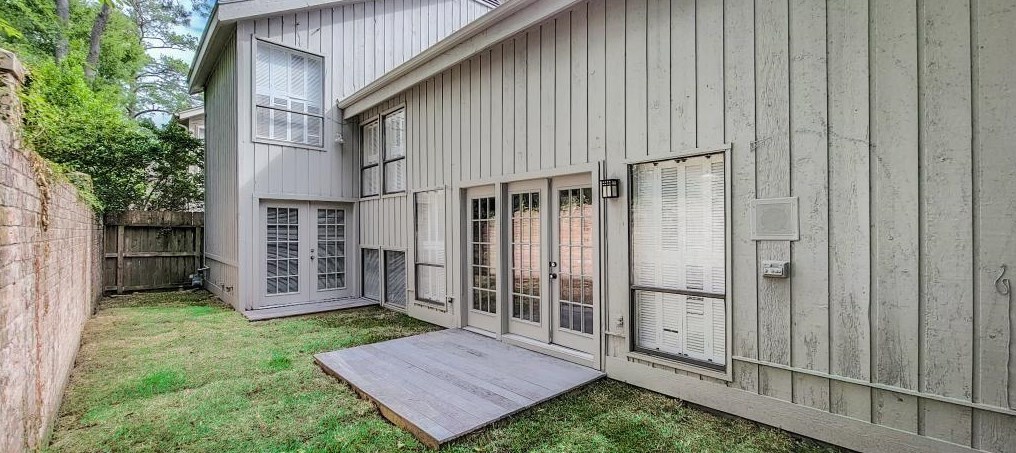 144 Old Brg Lk, Houston TX  77069-3464 exterior