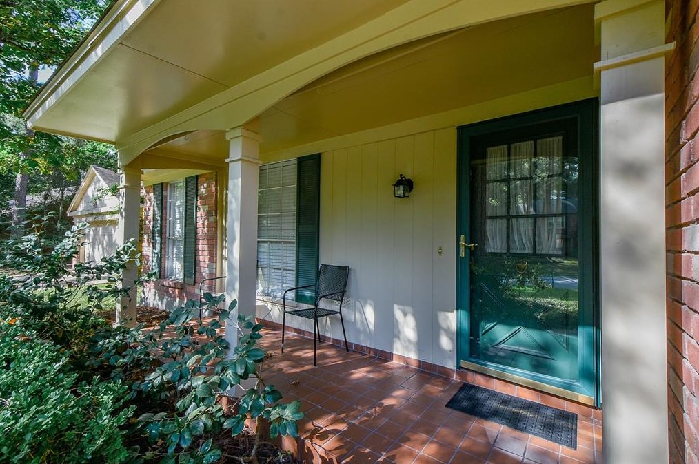 38 Rockridge Dr, Spring TX  77381-4336 exterior