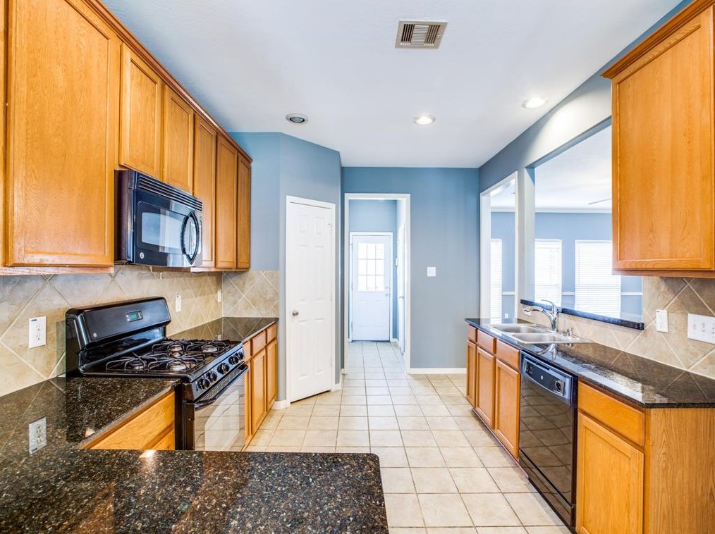 614 Merrimac Rdg Ln, Spring TX 77373-7933 exterior