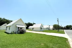 403 Free Timber Ln, Stockdale, TX 78160 - Photo 5