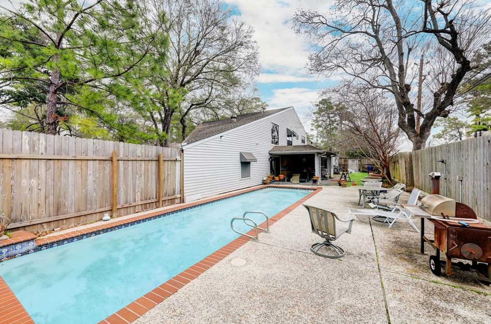 8441 Winningham Ln, Houston TX  77055-6634 exterior