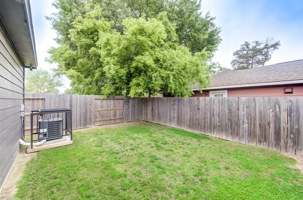 8103 Glass St, Houston TX  77016-6244 exterior