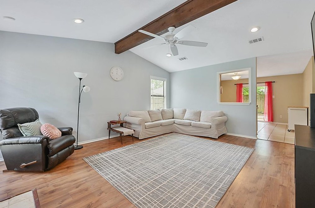 1016 Chinaberry Dr, Bryan TX  77803-5113 exterior