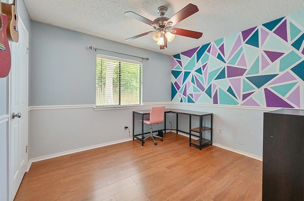 1016 Chinaberry Dr, Bryan TX  77803-5113 exterior