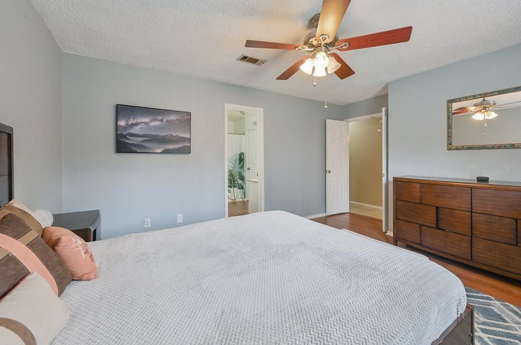 1016 Chinaberry Dr, Bryan TX  77803-5113 exterior