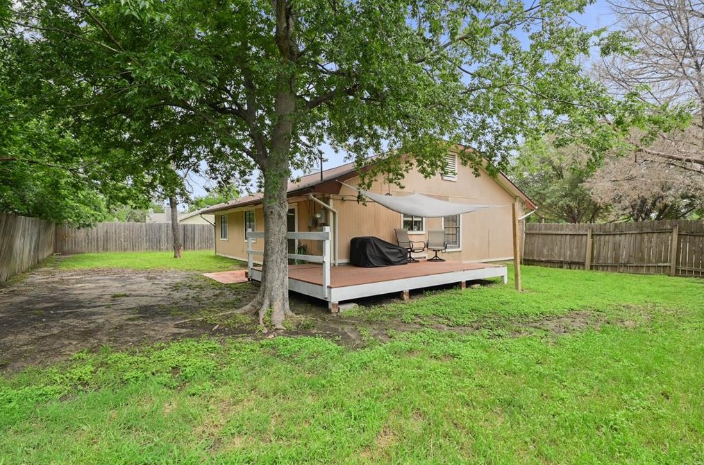 1016 Chinaberry Dr, Bryan TX  77803-5113 exterior