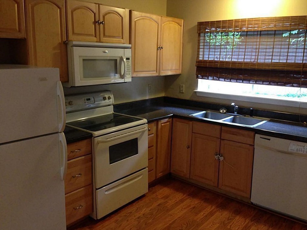 9 Raccoon Ln, Spring TX  77380-3348 exterior