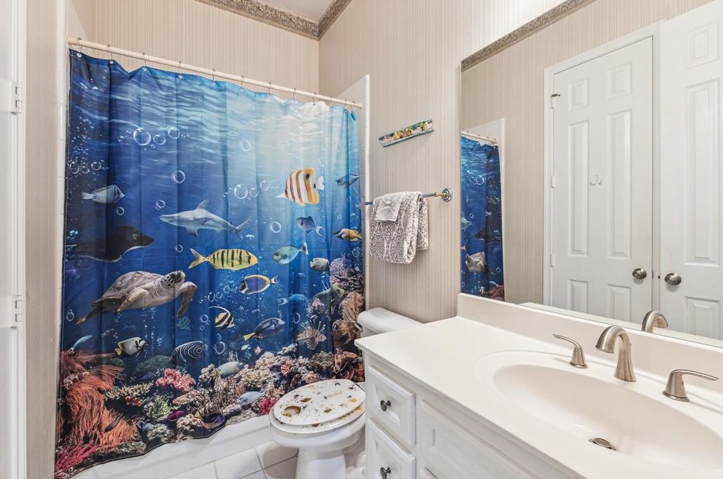 13 Lk Mist Dr, Sugar Land TX 77479-5860 exterior