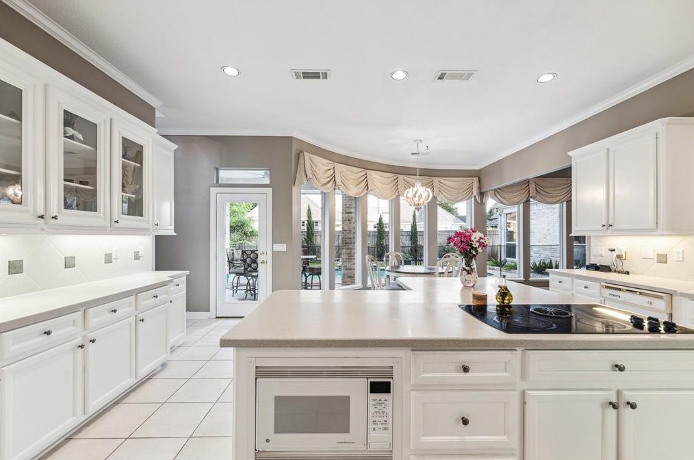 13 Lk Mist Dr, Sugar Land TX 77479-5860 exterior