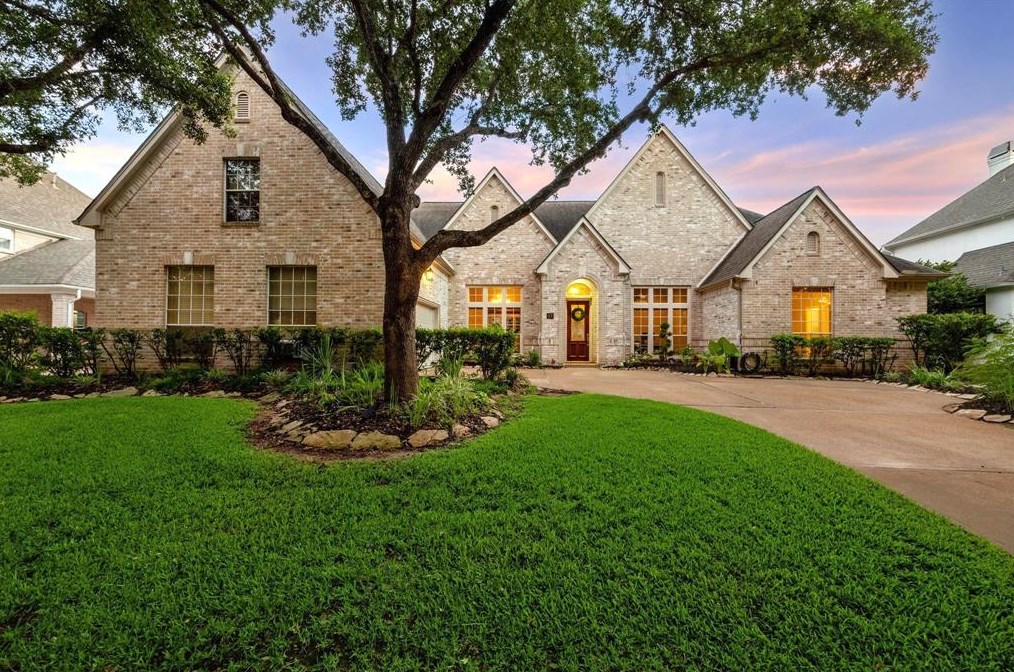 13 Lk Mist Dr, Sugar Land TX 77479-5860 exterior