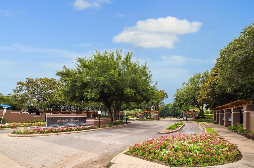 13 Lk Mist Dr, Sugar Land TX 77479-5860 exterior