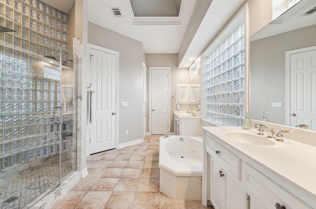 13 Lk Mist Dr, Sugar Land TX 77479-5860 exterior