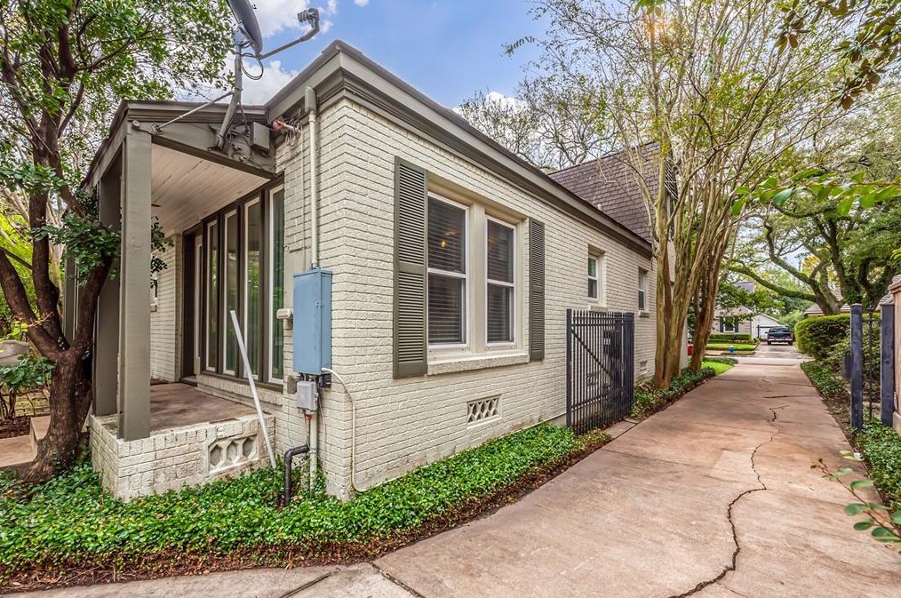1436 Vassar St, Houston TX  77006-6030 exterior
