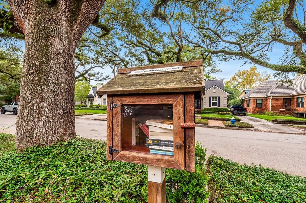 1436 Vassar St, Houston TX  77006-6030 exterior