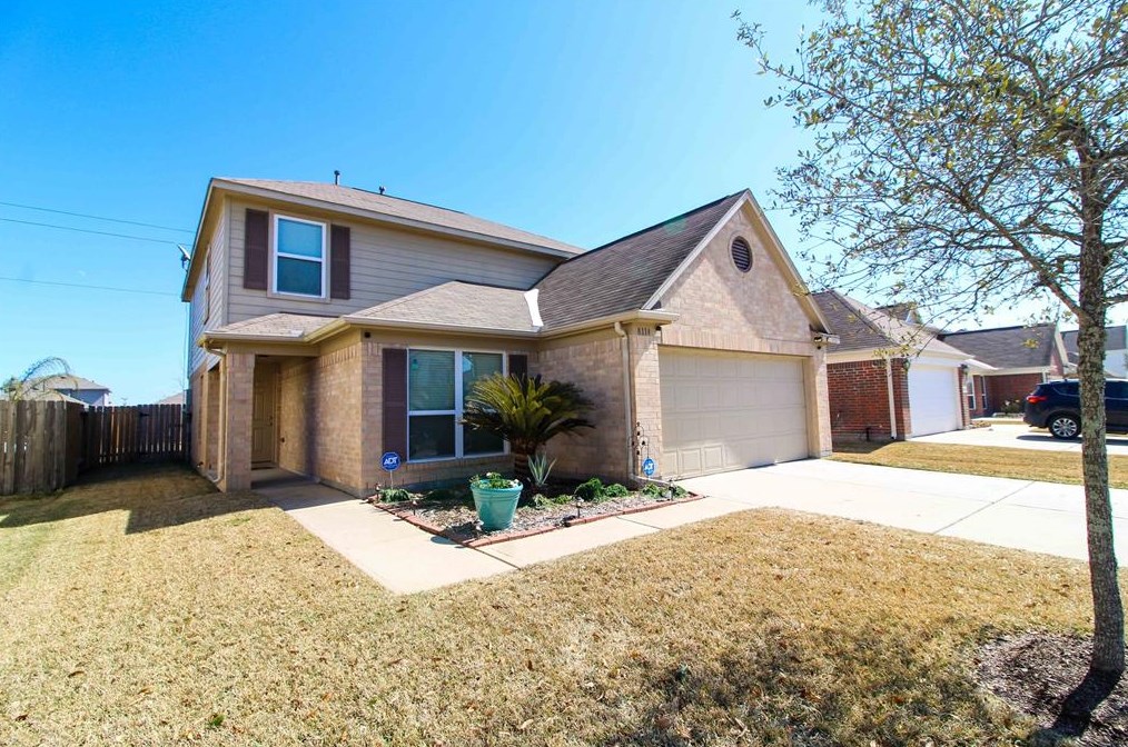 8114 Rosemary Dr, Baytown TX  77521-1490 exterior