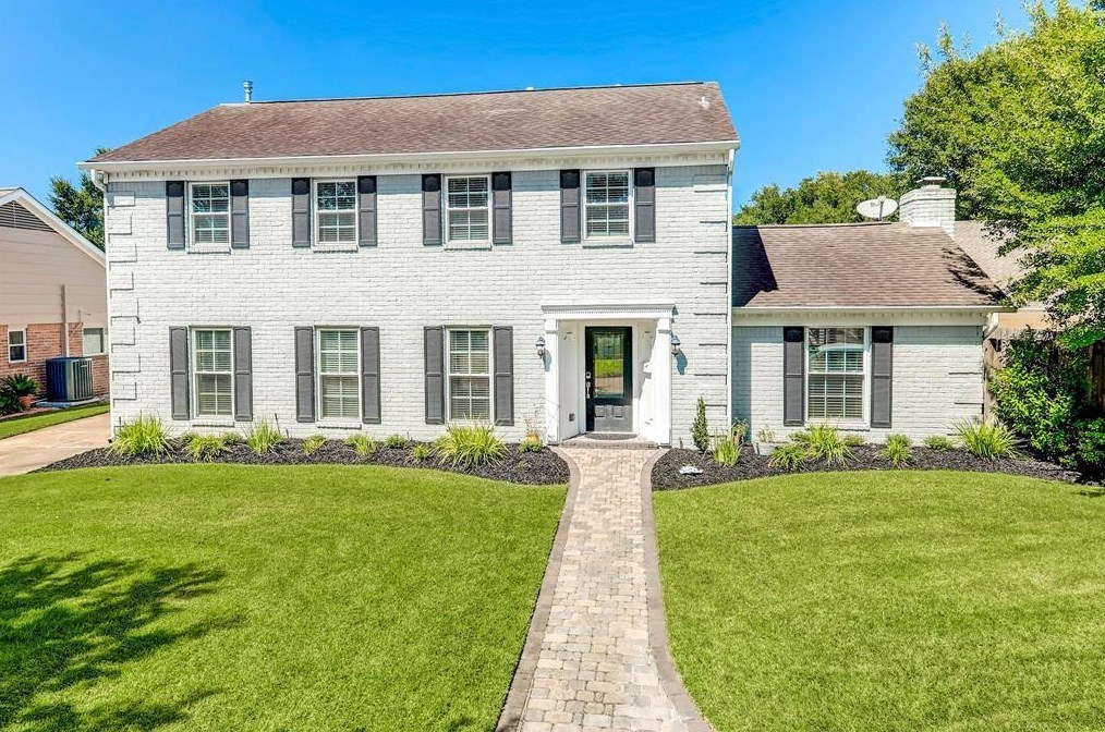 10806 Wickersham Ln, Houston TX  77042-2714 exterior