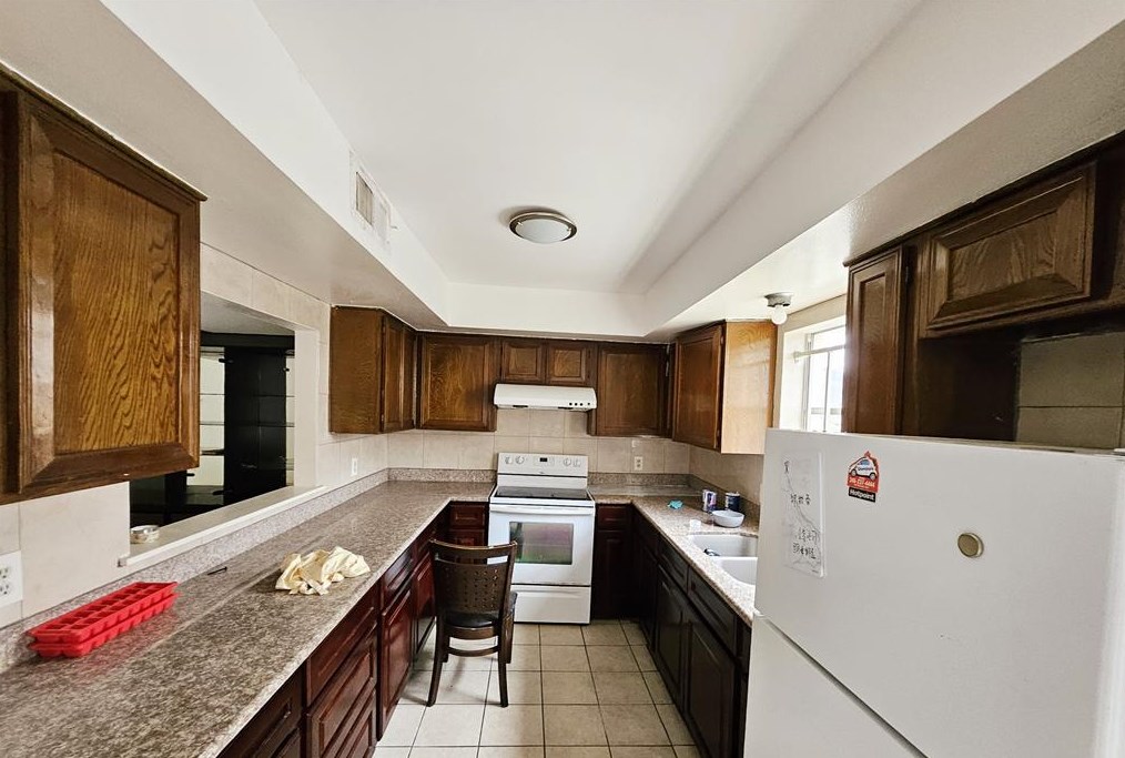 9036 Triola Ln, Houston TX  77036-6148 exterior