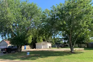 8 Texian Trail N, Angleton, TX 77515 - Photo 1