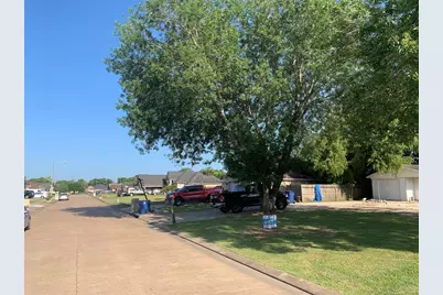 8 Texian Trail N, Angleton, TX 77515 - Photo 3