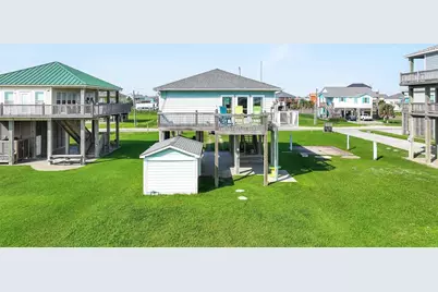 839 S Monkhouse Drive, Crystal Beach, TX 77650 - Photo 15