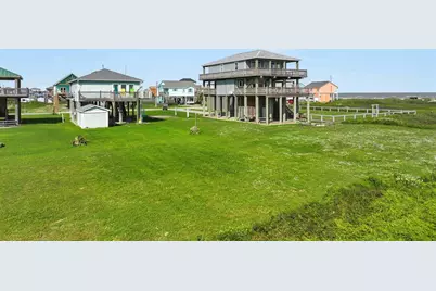 839 S Monkhouse Drive, Crystal Beach, TX 77650 - Photo 5