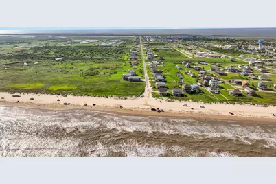 839 S Monkhouse Drive, Crystal Beach, TX 77650 - Photo 11