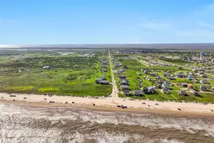 839 S Monkhouse Dr, Crystal Beach, TX 77650 - Photo 11