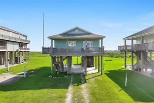 839 S Monkhouse Dr, Crystal Beach, TX 77650 - Photo 13