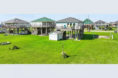 839 S Monkhouse Drive, Crystal Beach, TX 77650 - Photo 7