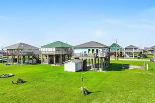 839 S Monkhouse Dr, Crystal Beach, TX 77650 - Photo 7