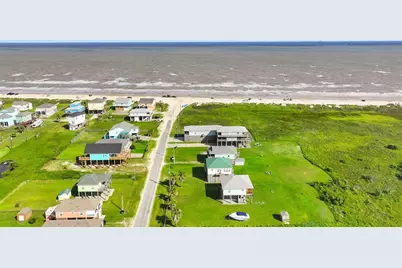 839 S Monkhouse Drive, Crystal Beach, TX 77650 - Photo 9