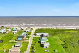 839 S Monkhouse Dr, Crystal Beach, TX 77650 - Photo 9