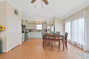 839 S Monkhouse Dr, Crystal Beach, TX 77650 - Photo 21