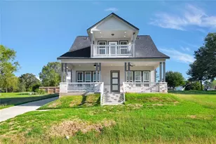345 Edgewater Dr, Livingston, TX 77351 - Photo 1