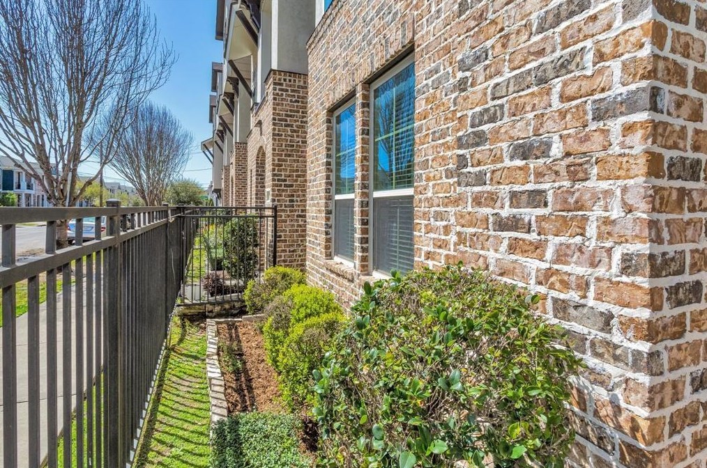 351 26th St, Houston TX  77008-2050 exterior